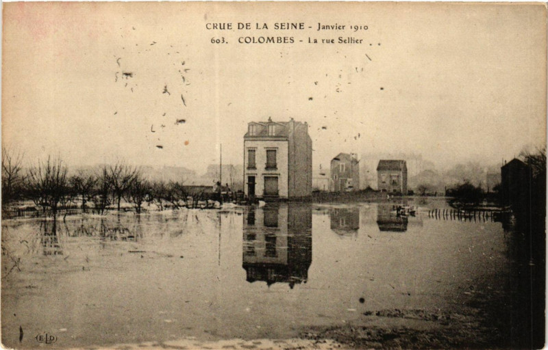 Carte postale ancienne Crue de la Seine Colombes La Rue Sellier à Colombes