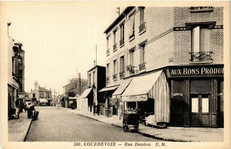 Carte postale ancienne Courbevoie Rue Danton à Courbevoie