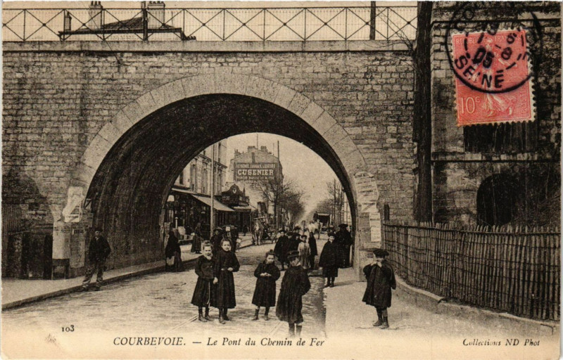 Carte postale ancienne Courbevoie Le Pont du Chemin de Fer à Courbevoie