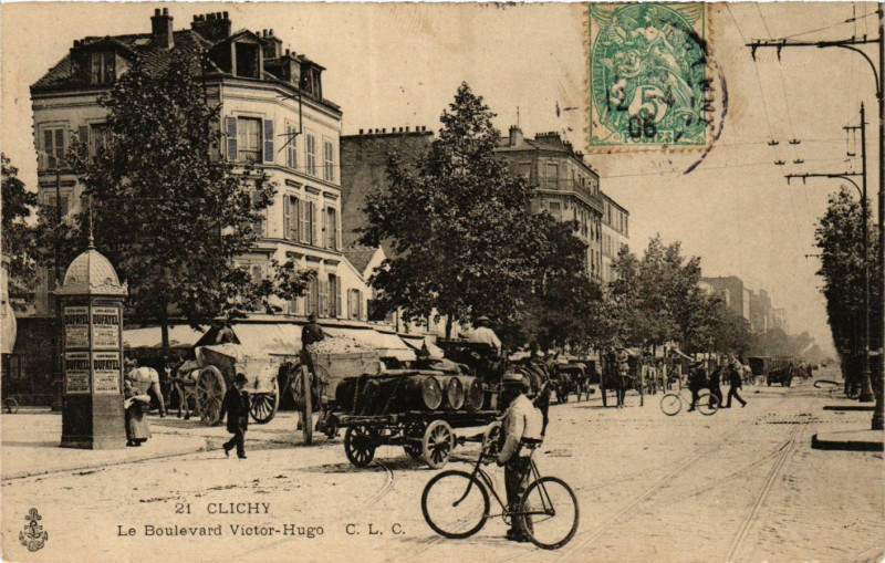 Carte postale ancienne Le Boulevard Victor-Hugo à Paris 17e