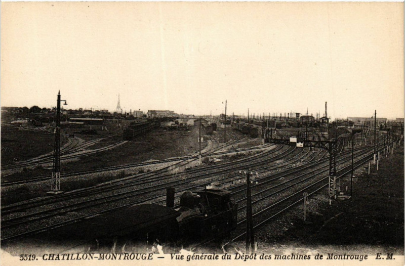 Carte postale ancienne Chatillon-Montrouge Vue générale du Dépot des machines à Châtillon