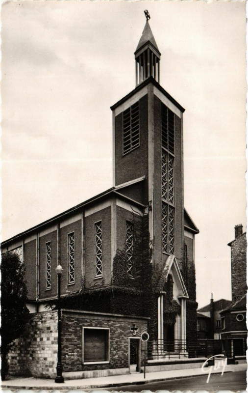 Carte postale ancienne Boulogne-Billancourt L'Eglise Sainte Thérése à Boulogne-Billancourt