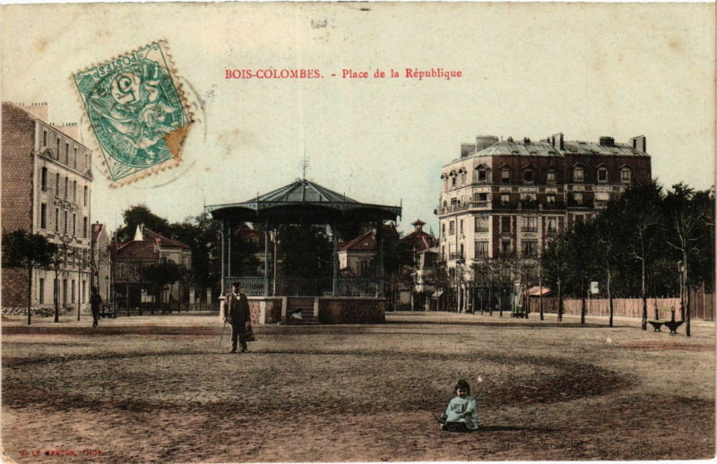 Carte postale ancienne Bois-Colombes Place de la République à Bois-Colombes
