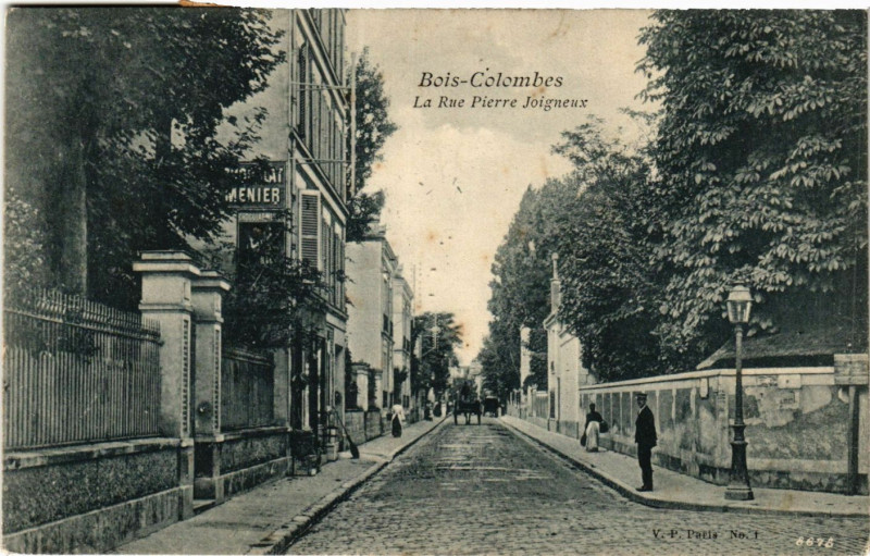 Carte postale ancienne Bois-Colombes La Rue Pierre Joigneaux à Bois-Colombes