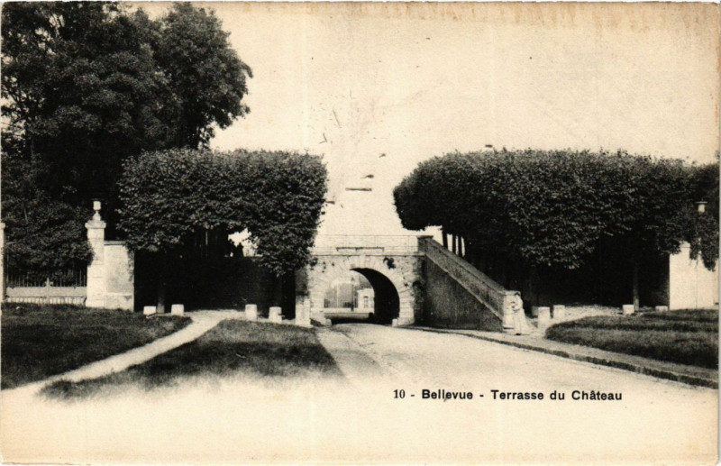 Carte postale ancienne Bellevue Terrasse du Chateau