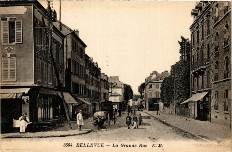 Carte postale ancienne Bellevue La Grande Rue