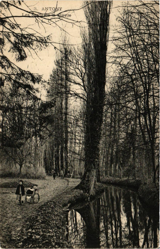 Carte postale ancienne Antony Les bords de la Biévre à Antony
