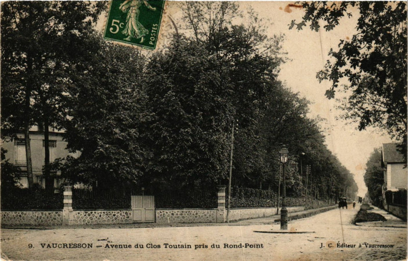 Carte postale ancienne Vaucresson Avenue du Clos Toutain pris du Rond Point à Vaucresson