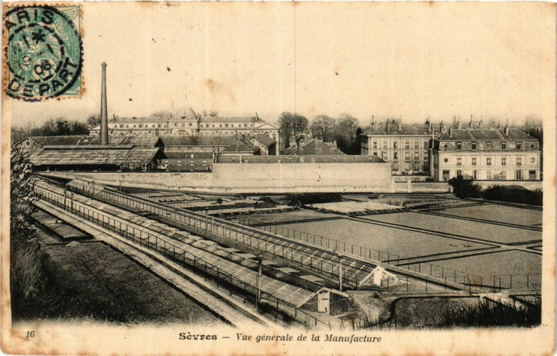 Carte postale ancienne Sevres Vue générale de la Manufacture à Sèvres