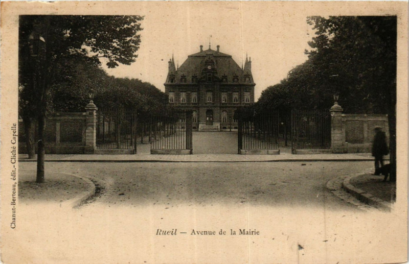 Carte postale ancienne Rueil Avenue de la Mairie