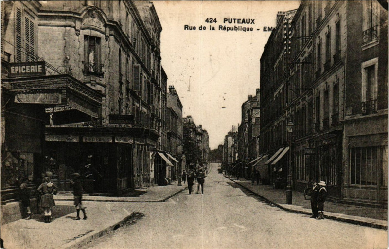 Carte postale ancienne Puteaux Rue de la République à Puteaux