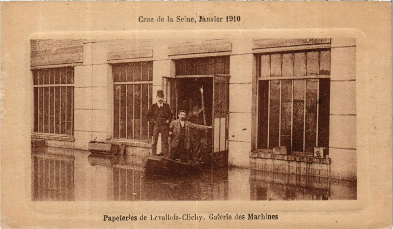 Carte postale ancienne Crue de la Seine - Papeteries de Levallois-Clichy - Galerie des Machines à Levallois-Perret
