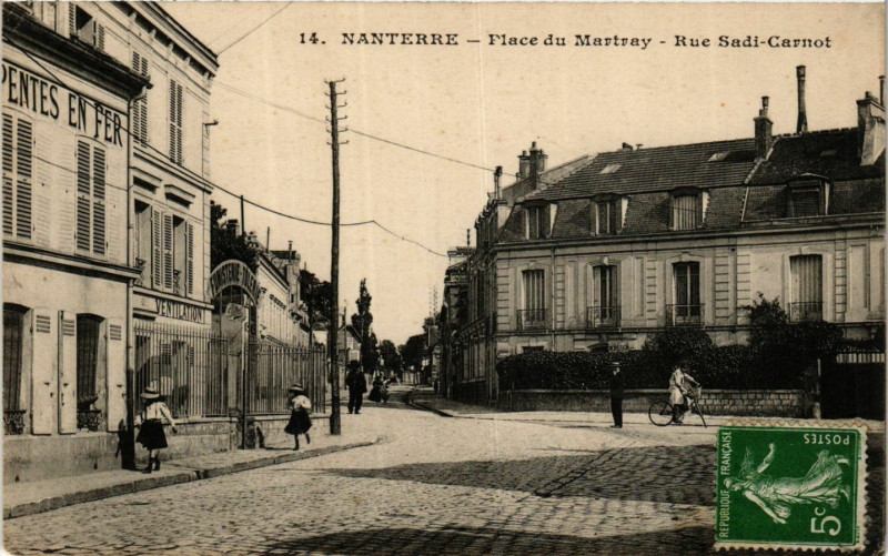 Carte postale ancienne Nanterre Place du Martray-Rue Sadi Carnot à Nanterre