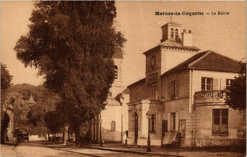 Carte postale ancienne Marnes La Coquette La Mairie à Marnes-la-Coquette