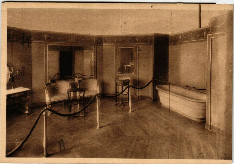 Carte postale ancienne Malmaison Salle de Bains