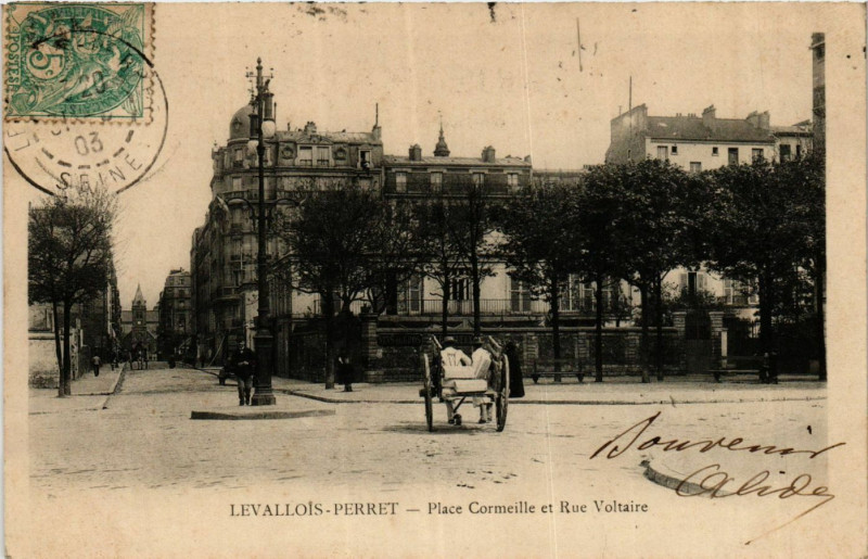Carte postale ancienne Levallois Perret Place Cormeille et Rue Voltaire à Levallois-Perret