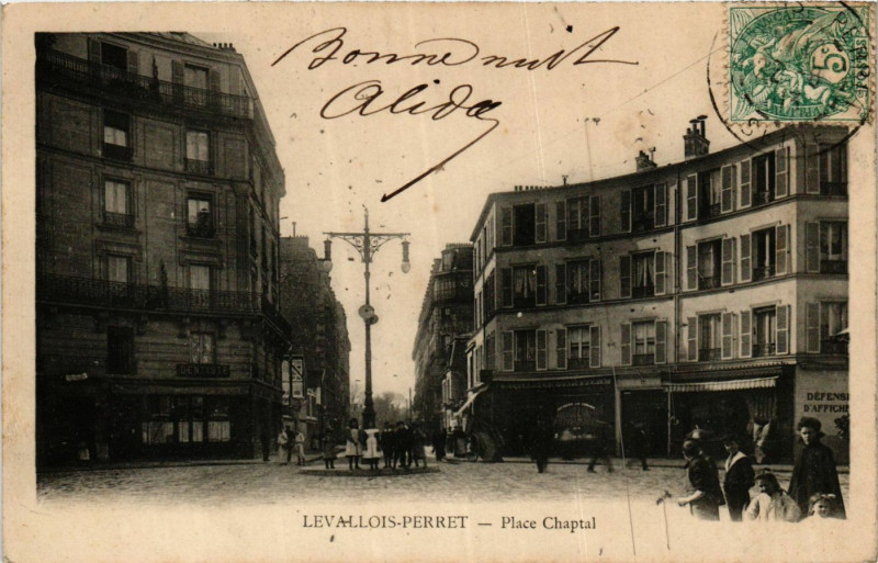 Carte postale ancienne Levallois Perret Place Chaptal à Levallois-Perret
