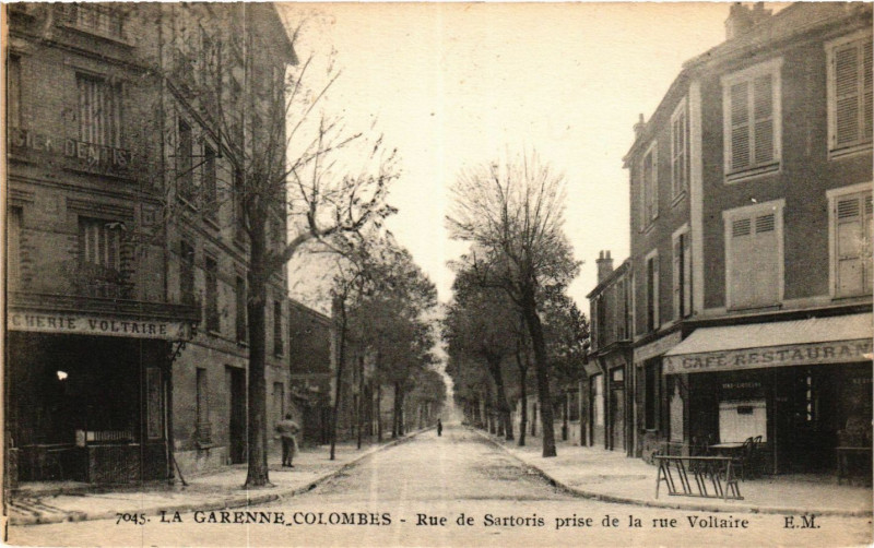 Carte postale ancienne La Garenne Colombes-Rue de Sartoris prise de la rue Voltaire à Colombes