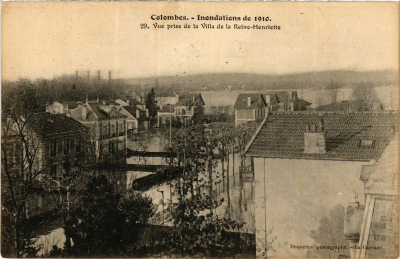 Carte postale ancienne Inondations Colombes Vue prise de la Villa de la Reine Henriette à Colombes
