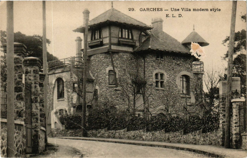 Carte postale ancienne Garches Une Villa modern style à Garches