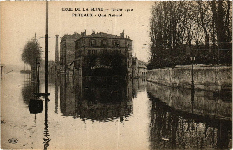 Carte postale ancienne Crue de la Seine Puteaux Quai National à Puteaux