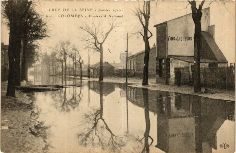 Carte postale ancienne Crue de la Seine Colombes Boulevard National à Colombes