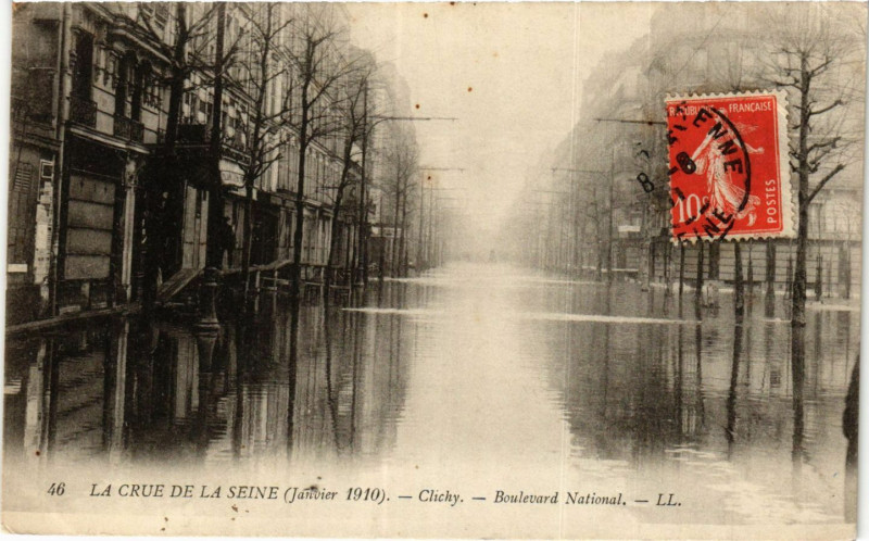 Carte postale ancienne La crue de la Seine - Boulevard National à Clichy