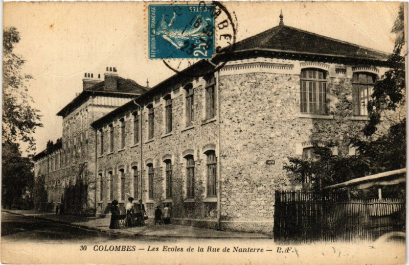 Carte postale ancienne Colombes Les Ecoles de la Rue de Nanterre à Colombes