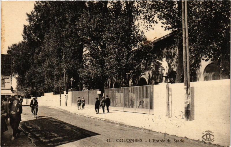 Carte postale ancienne Colombes Entrée du Stade à Colombes