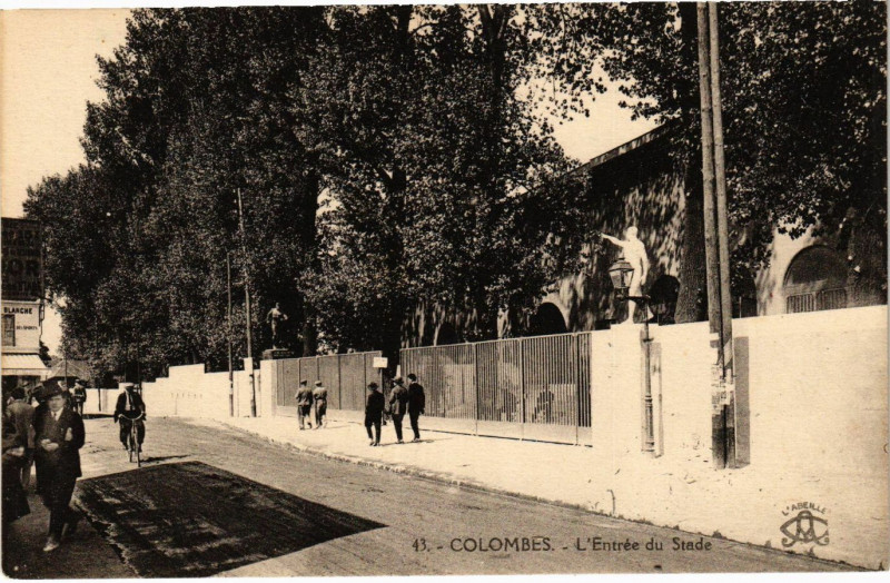 Carte postale ancienne Colombes Entrée du Stade à Colombes