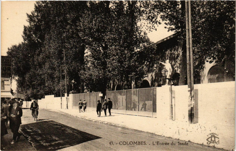 Carte postale ancienne Colombes Entrée du Stade à Colombes