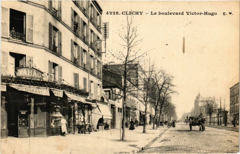 Carte postale ancienne Le boulevard Victor-Hugo à Clichy