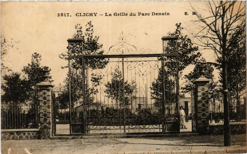 Carte postale ancienne La Grille du Parc Denain à Clichy