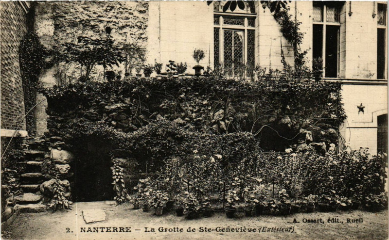 Carte postale ancienne Nanterre La Grotte de Ste Geneviéve à Nanterre