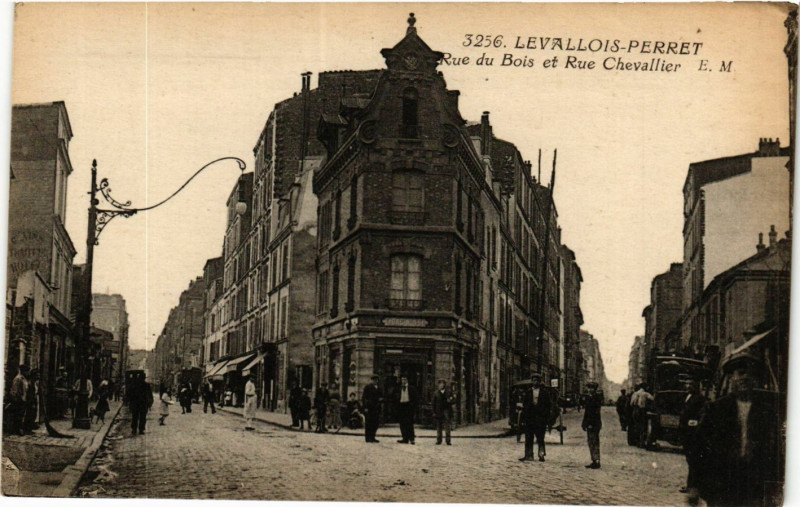 Carte postale ancienne Levallois Perret Rue du Bois et Rue Chevallier à Levallois-Perret