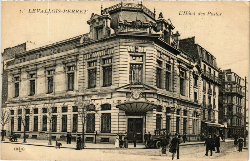 Carte postale ancienne Levallois Perret L'Hotel des Postes à Levallois-Perret