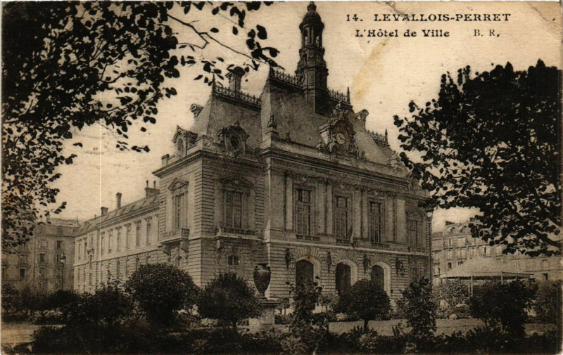 Carte postale ancienne Levallois Perret L'Hotel de Ville à Levallois-Perret