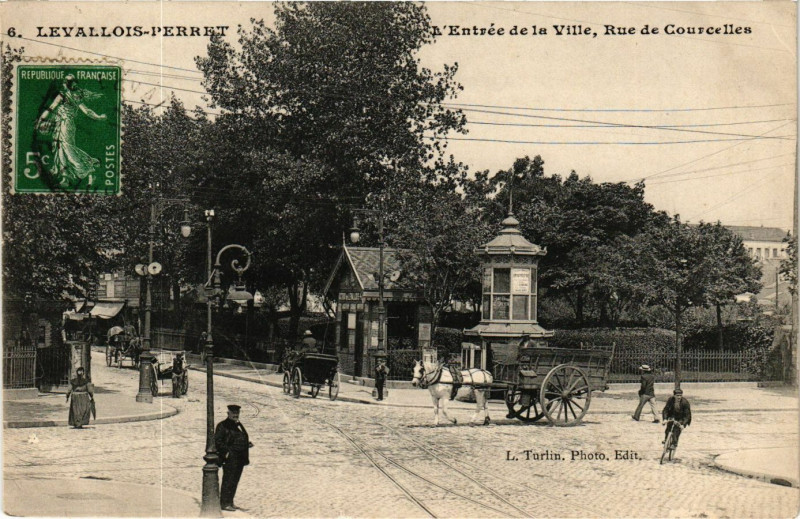 Carte postale ancienne Levallois Perret Entrée de la Ville, Rue de Courcelles à Levallois-Perret