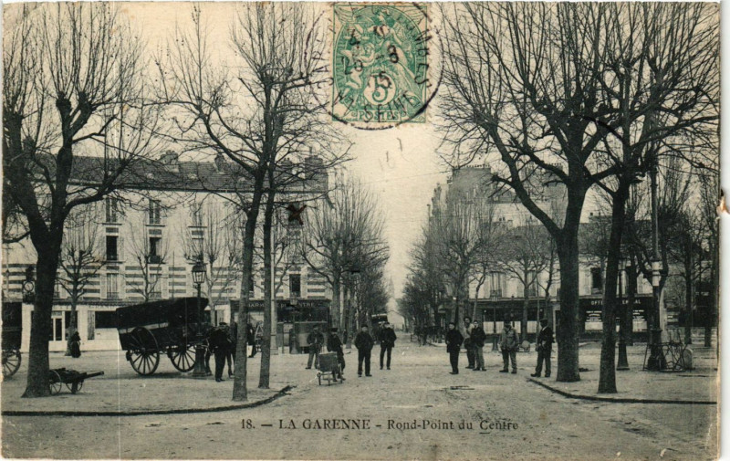 Carte postale ancienne La Garenne Rond Point du Centre