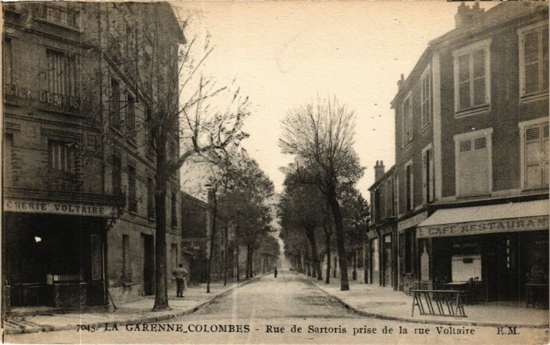 Carte postale ancienne La Garenne Colombes-Rue de Sartoris prise de la rue Voltaire à Colombes