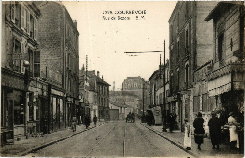 Carte postale ancienne Courbevoie Rue de Bezons à Courbevoie