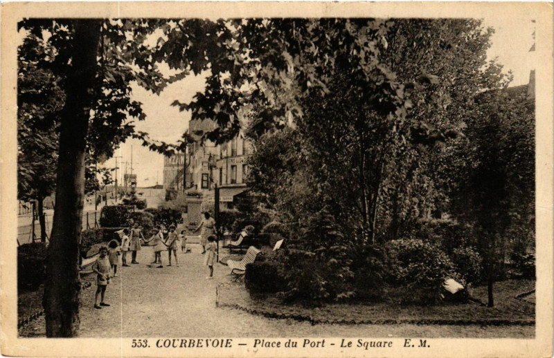 Carte postale ancienne Courbevoie Place du Port-Le Square à Courbevoie