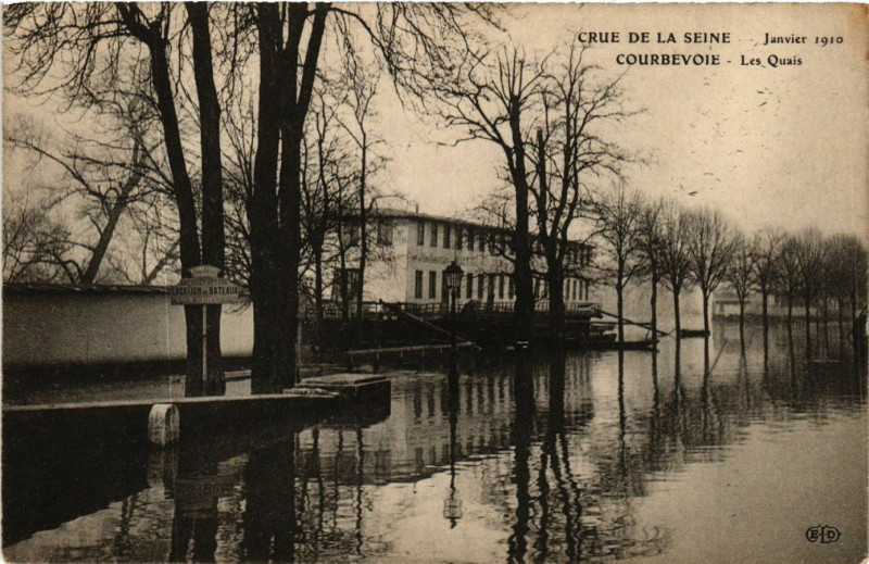 Carte postale ancienne Courbevoie Les Quais à Courbevoie