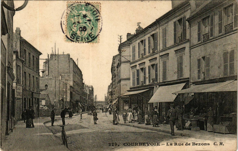 Carte postale ancienne Courbevoie La Rue de Bezons à Courbevoie