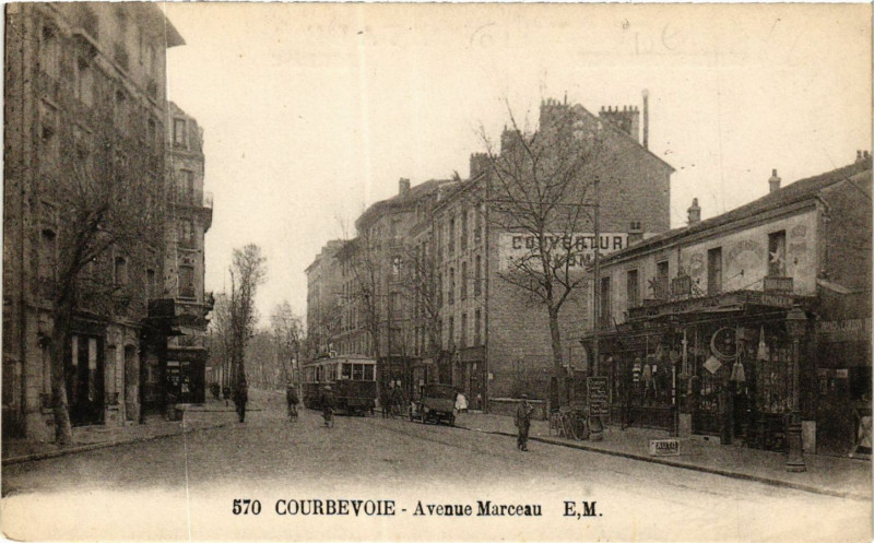 Carte postale ancienne Courbevoie Avenue Marceau à Courbevoie