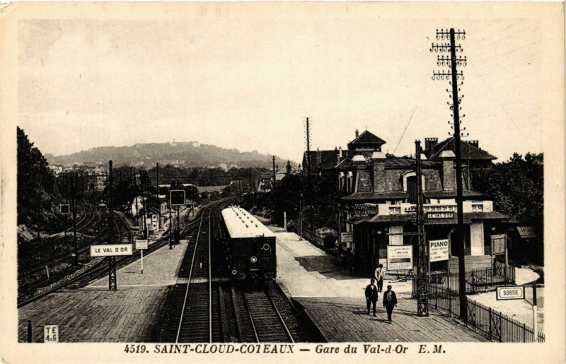 Carte postale ancienne Saint-Cloud-Coteaux - Gare du Val-d'Or à Saint-Cloud