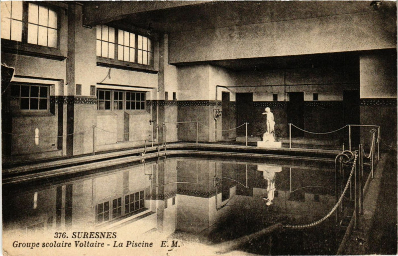 Carte postale ancienne Suresnes - La Piscine à Suresnes