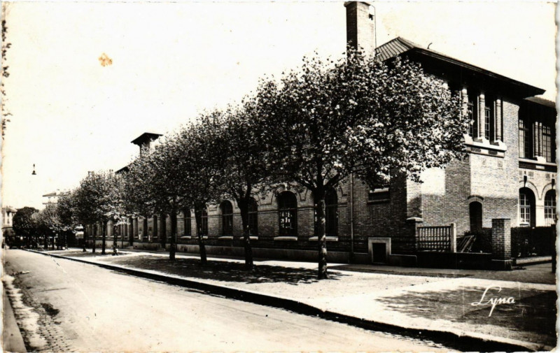 Carte postale ancienne Suresnes - La Cite Jardin à Suresnes