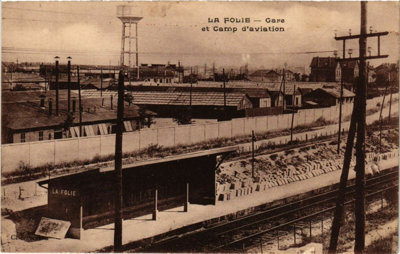 Carte postale ancienne La Folie - Gare et Camp d'Aviation