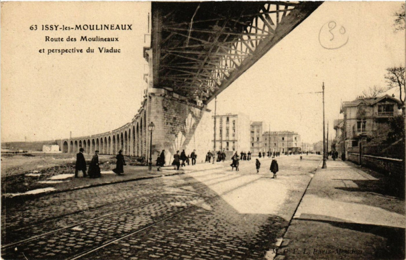 Carte postale ancienne Issy les Moulineaux - Route des Moulineaux à Issy-les-Moulineaux